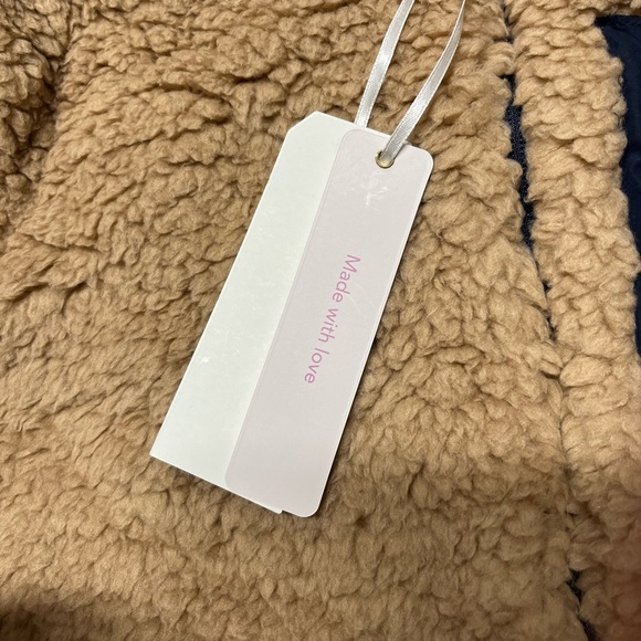 NWT Reversible Faux Fur Jacket (Beige and Navy) no tag on inside - Picture 7 of 8